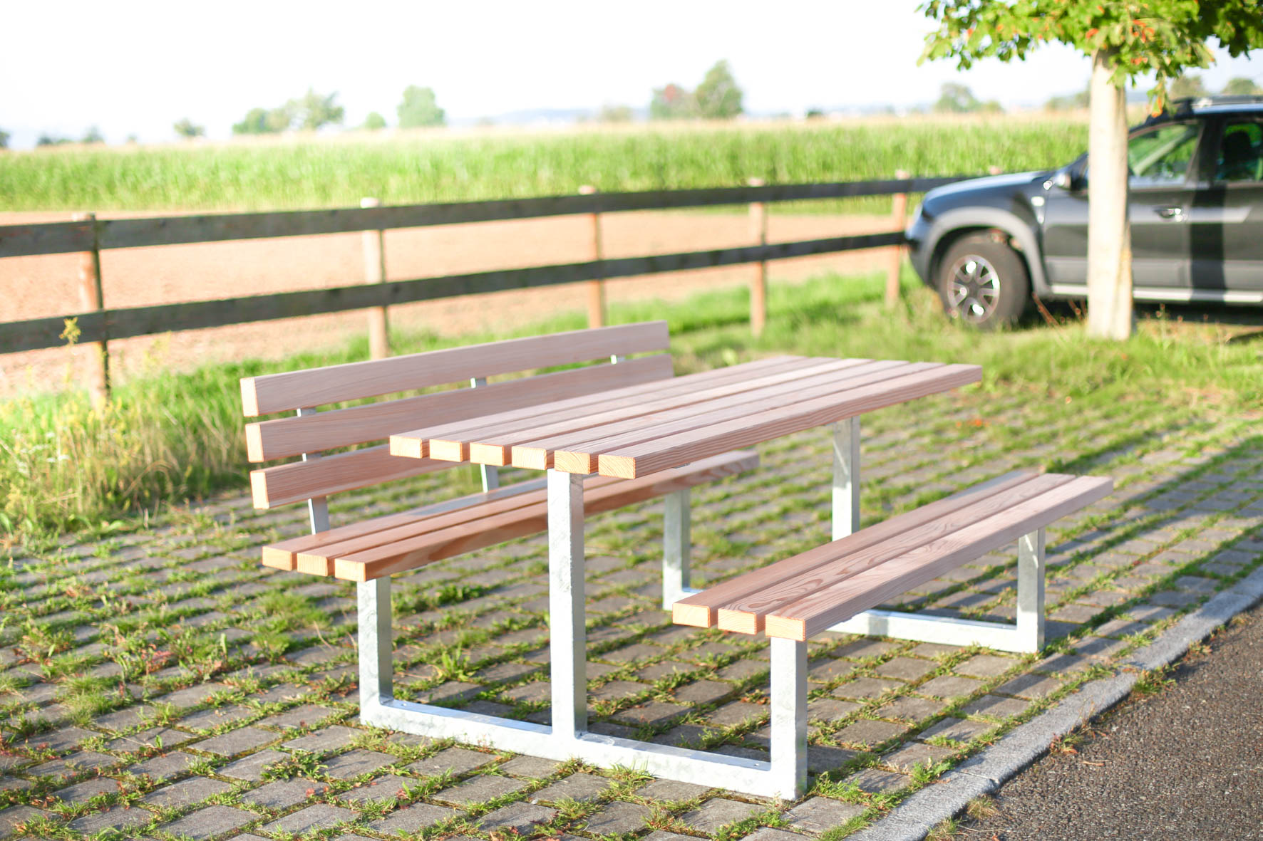 Ensemble de pique-nique Tabia avec bancs intégrés