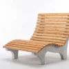 Liegebank Silva aus Holz und Betonfüßen