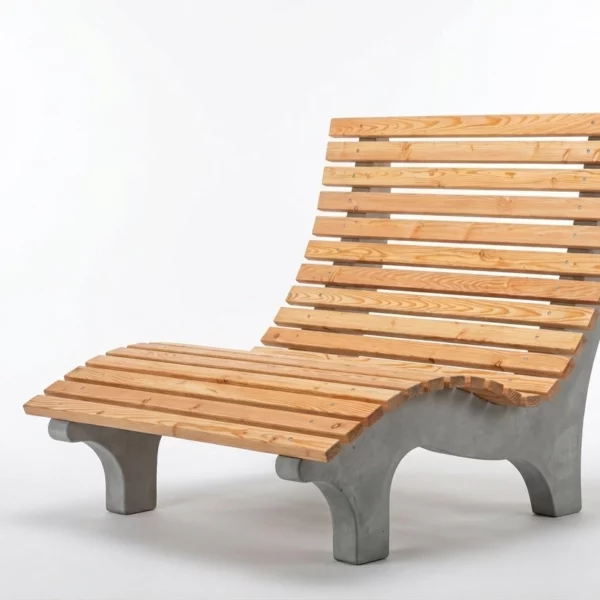 Liegebank Silva mit Füßen aus Sichtbeton und Holzlatten als Liegefläche