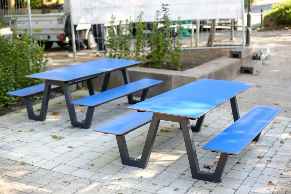 Outdoor-Kindersitzgruppe für Garten und Terrasse, HPL-Tischplatte wetterfest