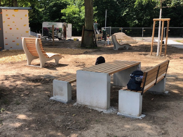 Sitzgruppe Primus im Mehrgenerationenpark Waghäusel