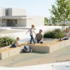 Modulare Beton Sitzanlage mit Holzauflagen auf Schulhof
